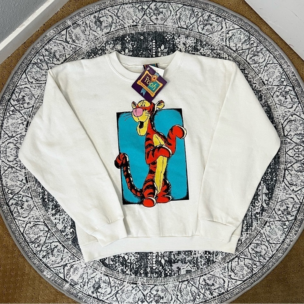 Rare Vintage 90s/y2k Tigger Winnie the Pooh White Long Sleeve Sweatshirt-Size L